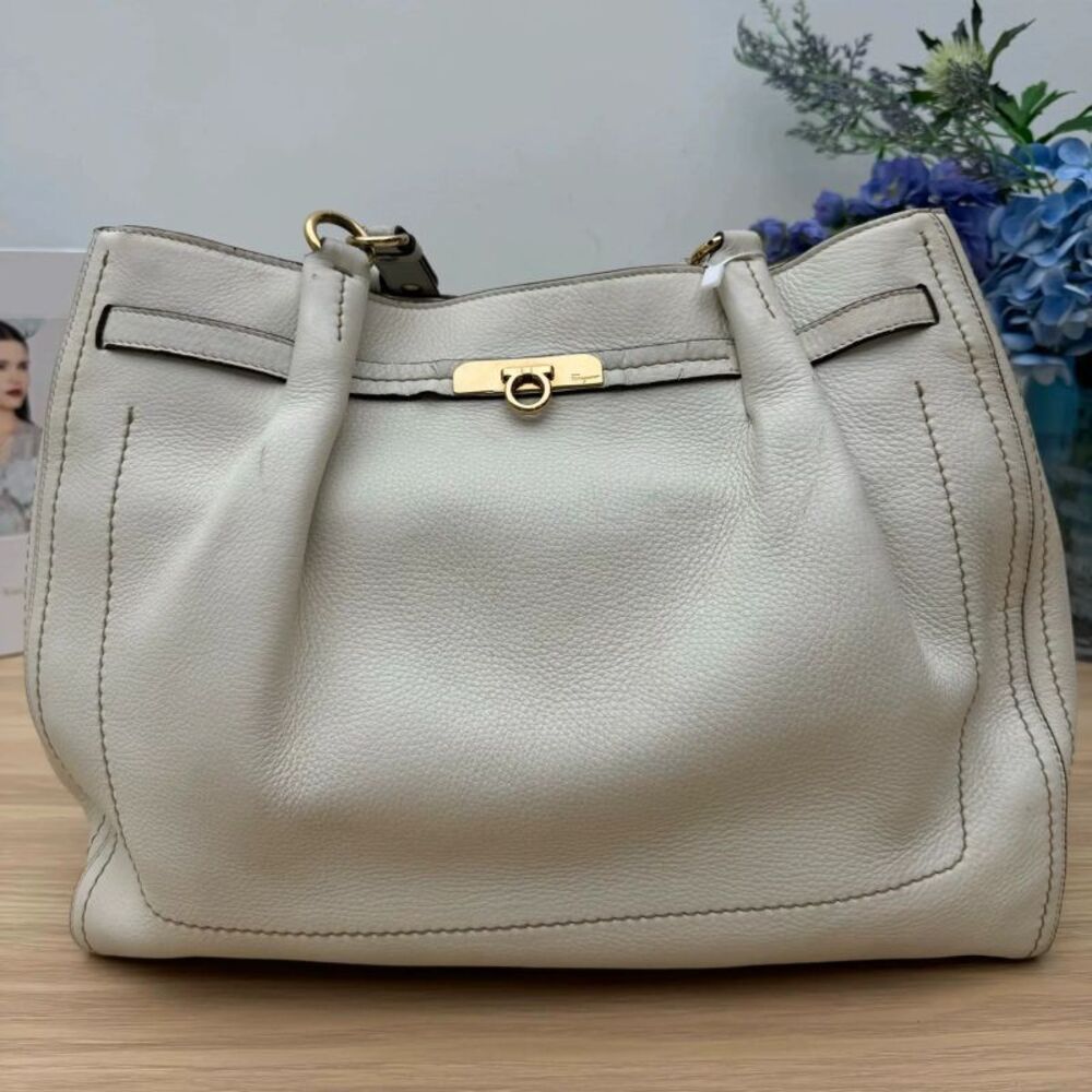 Ferragamo Women Pre-Loved Bag Very Good Condition
